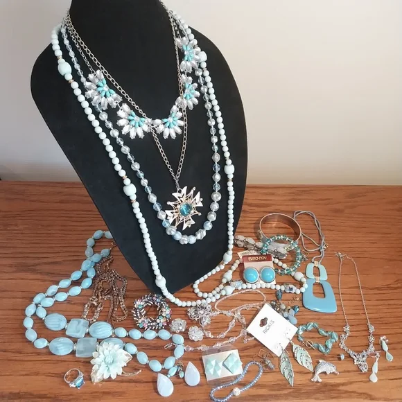 Vintage Light Blue and Gold Women's Bracelet Lot - Picture 2 of 10